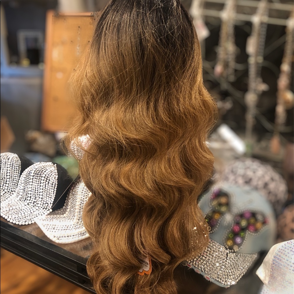 Wigs - Picture 3 of 6